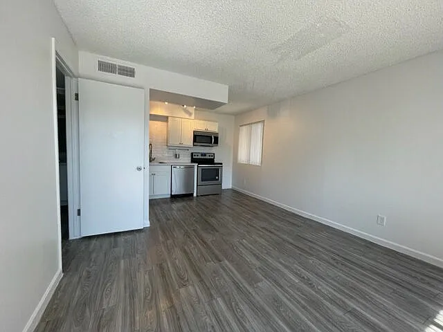 1029 S Wilson St — Photo 11