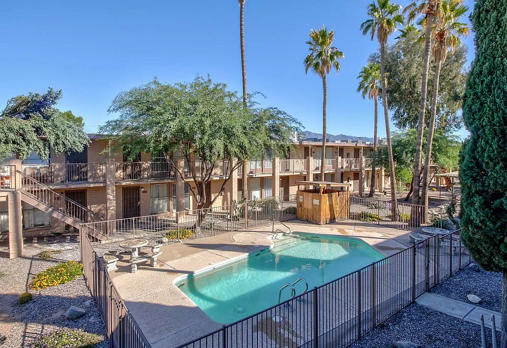 Vista Hermosa Apts — Photo 2