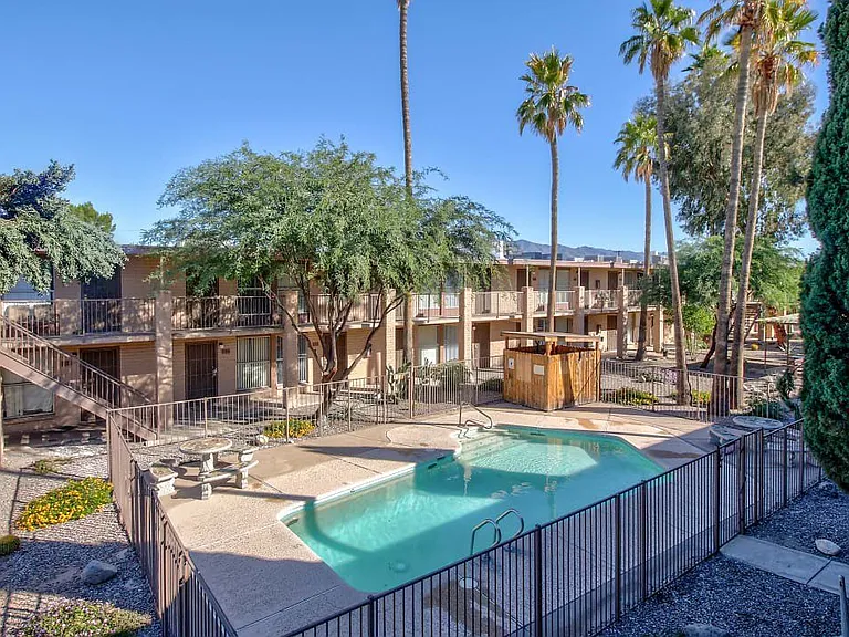 Vista Hermosa Apts — Photo 2
