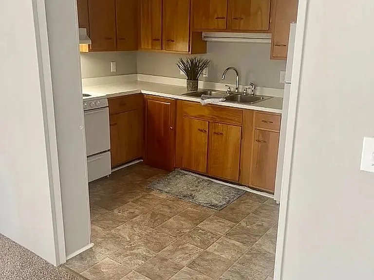 312 Moundale Ct — Photo 4