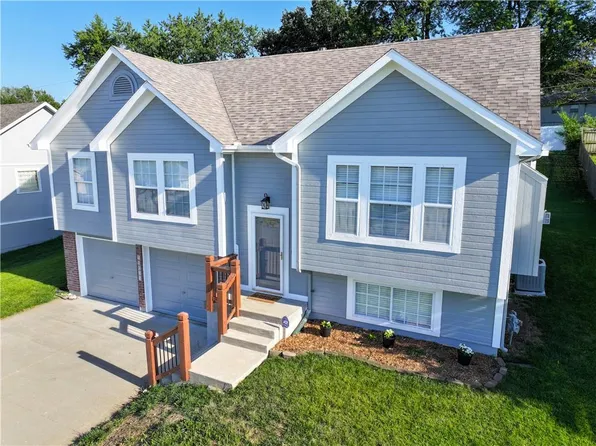 18601 E Bundschu Pl, Independence, MO 64056