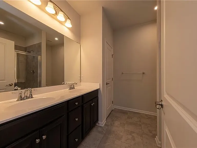 504 Florida Blvd — Photo 28