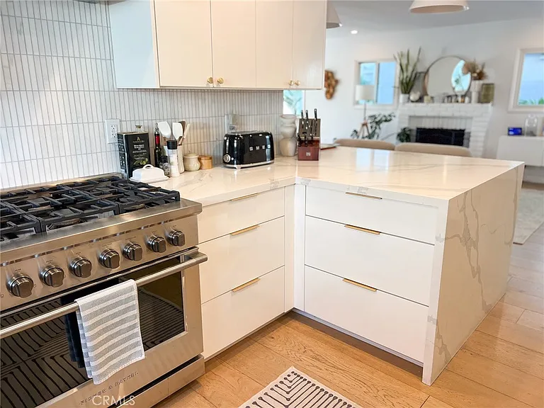 1300 Walnut Ave — Photo 5