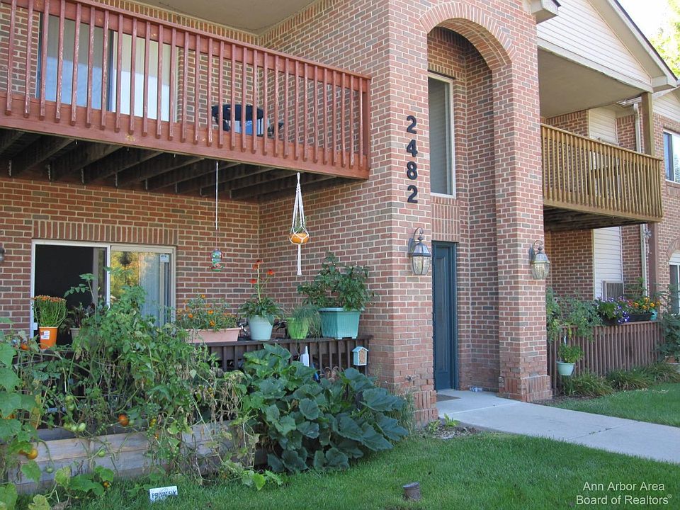 1st image of 2482 Eagles Cir Unit 7