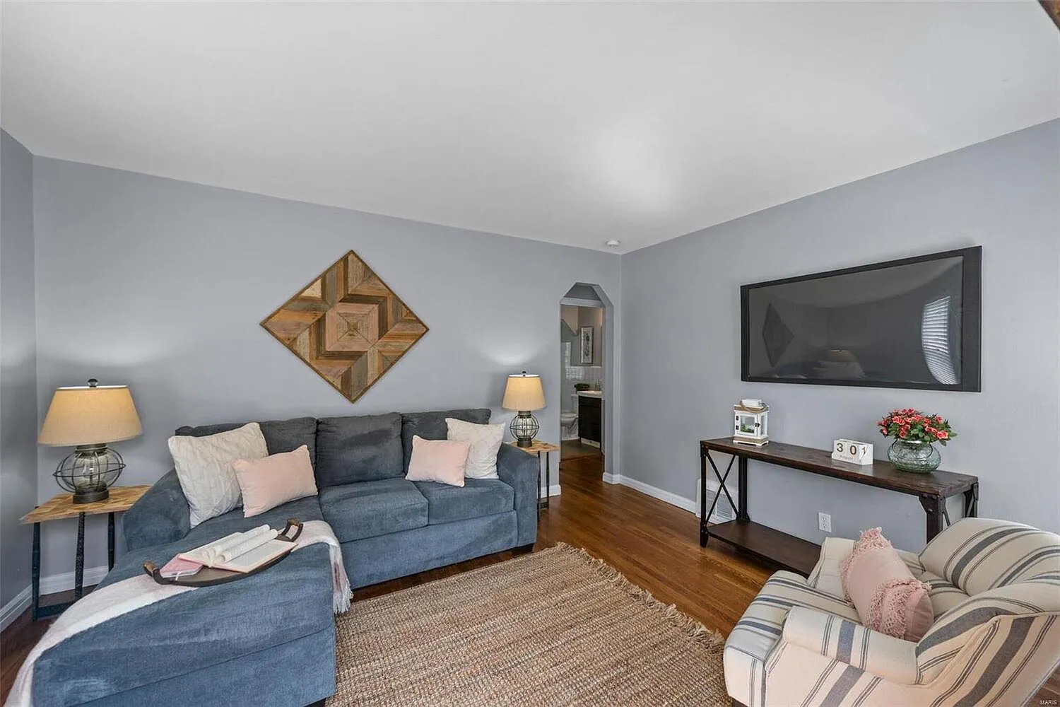 2 bed, 840 sqft, $1,350 — Photo 3