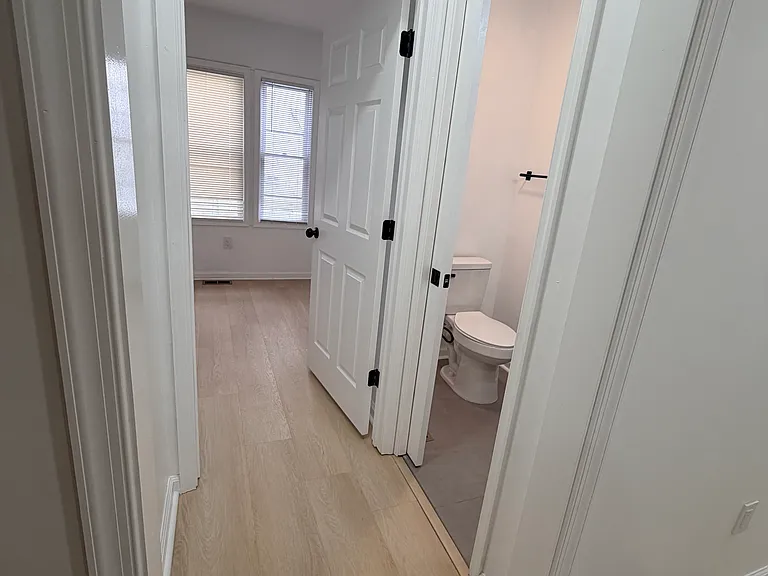 2702 Lancaster Ave — Photo 12