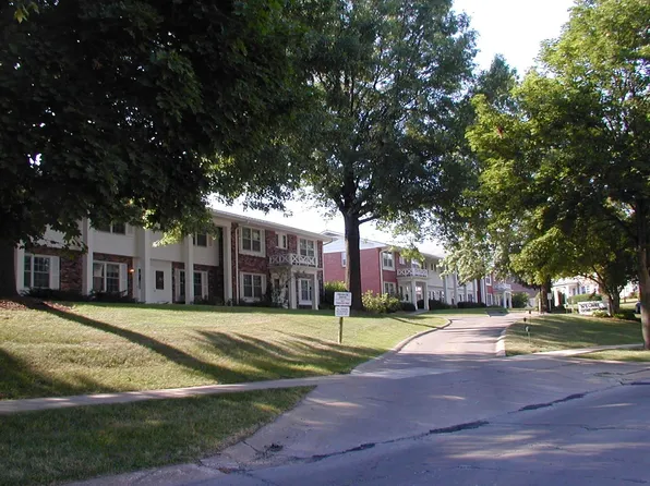 915 Oakcrest St APT 1, Iowa City, IA 52246