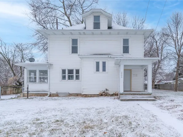 2906 Cambridge St, Des Moines, IA 50313