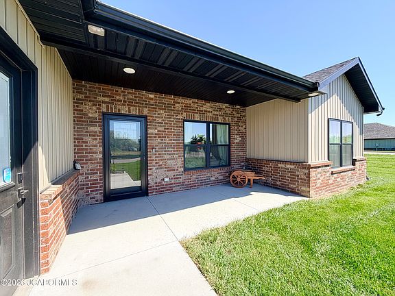 3rd image of 5402 Thornridge Dr