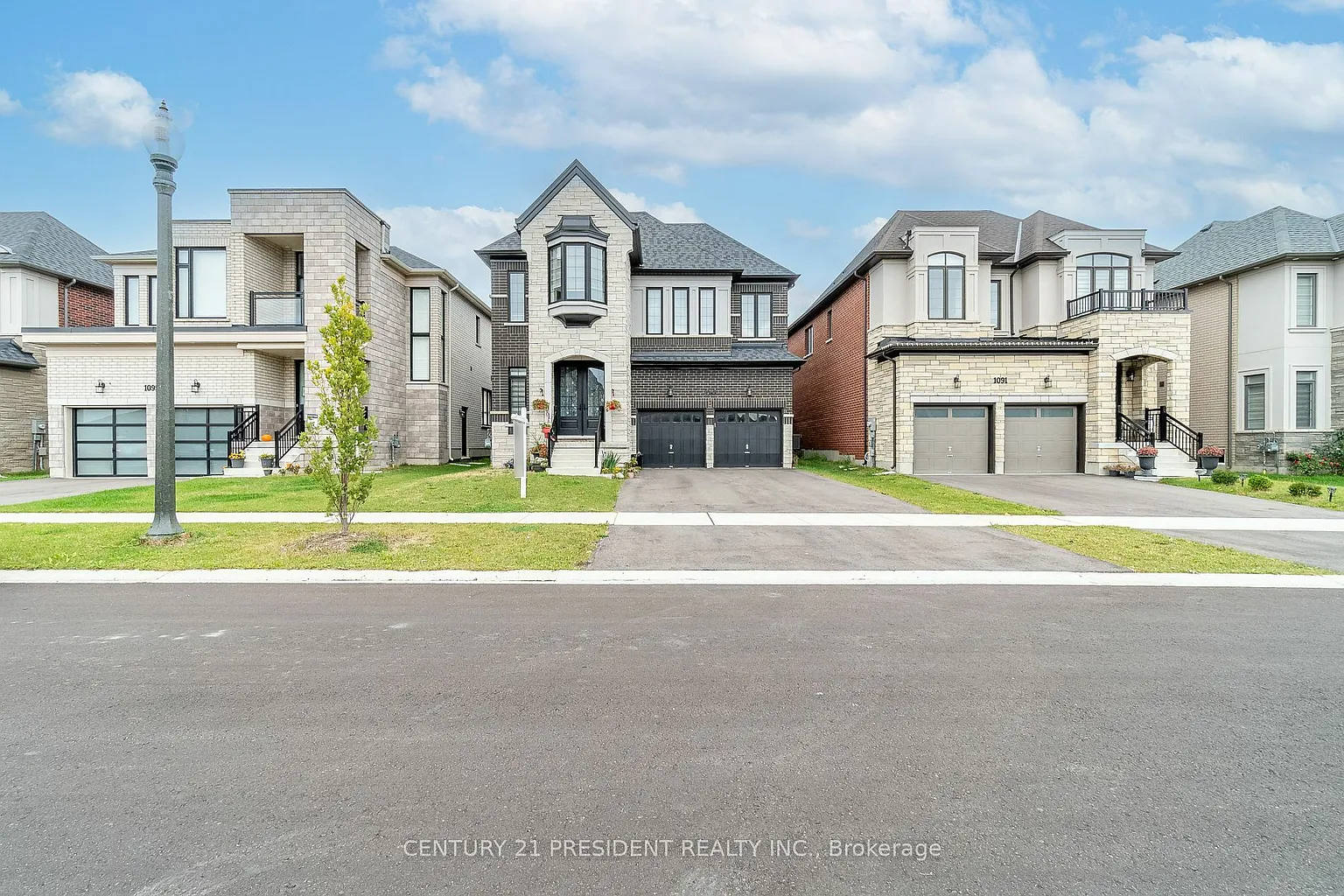 1095 Edinburgh Dr photo 1