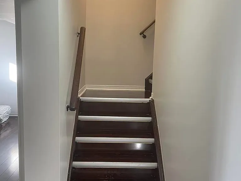21 Locarno St #BASEMENT — Photo 9