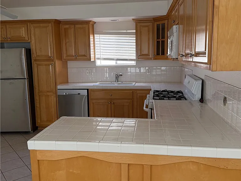 2617 Rockefeller Ln #C — Photo 25