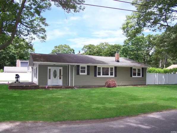 7 Barclay Road, Mastic Beach, NY 11951
