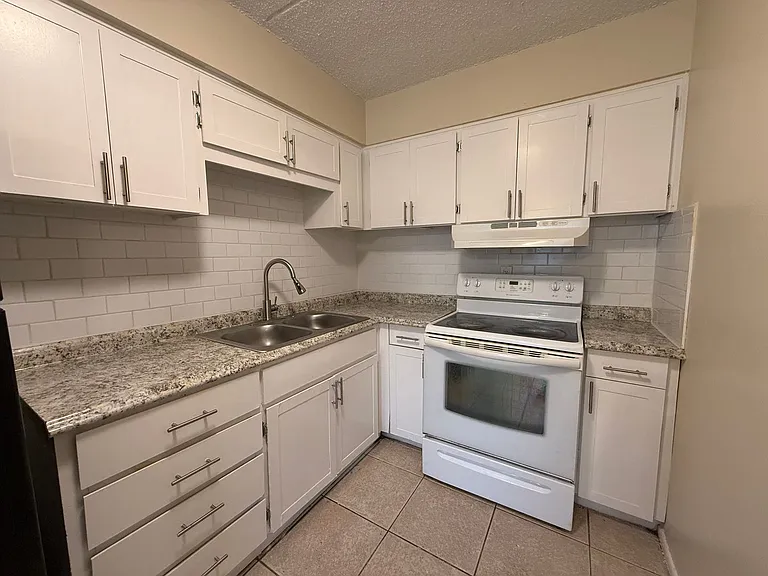 809 E Vogel Ave — Photo 6