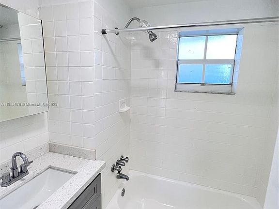 4th image of 408 Hibiscus Ave #4