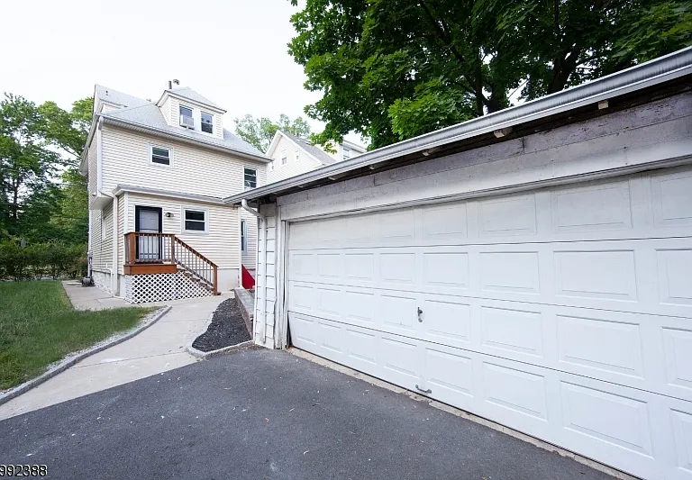 51 Cedar Ave — Photo 27