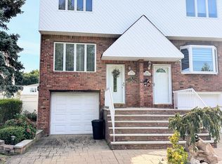 586 Genesee Ave, Staten Island, NY 10312