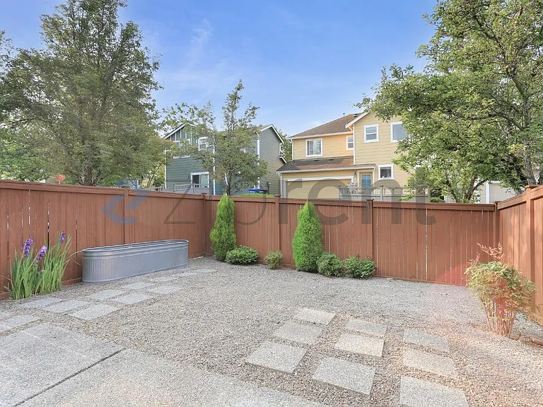 2478 NE Iverson Ln — Photo 19