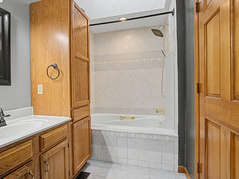2242 Rosina Dr — Photo 39
