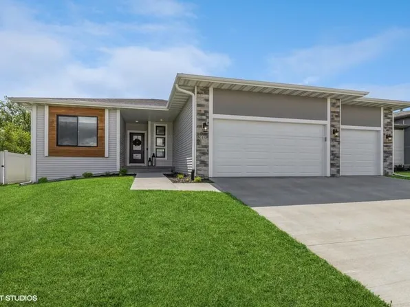 619 Dotson Dr, Ames, IA 50014