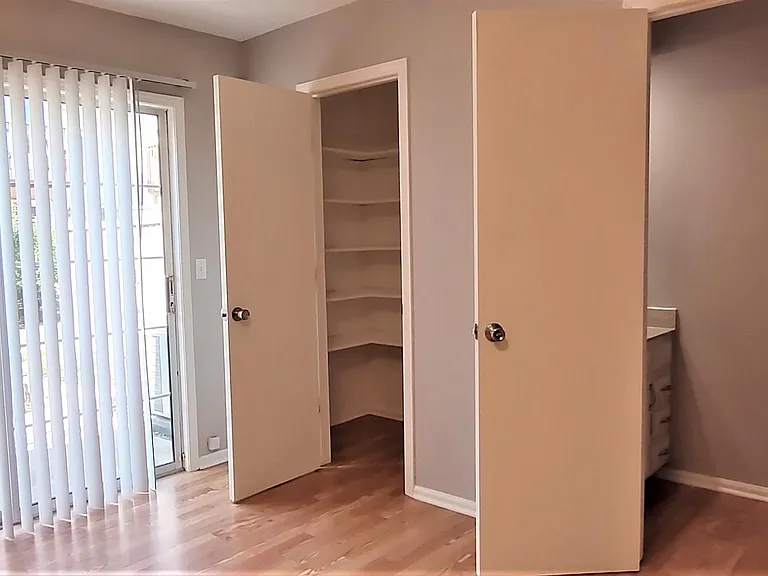 8328 Metcalf Ave — Photo 10
