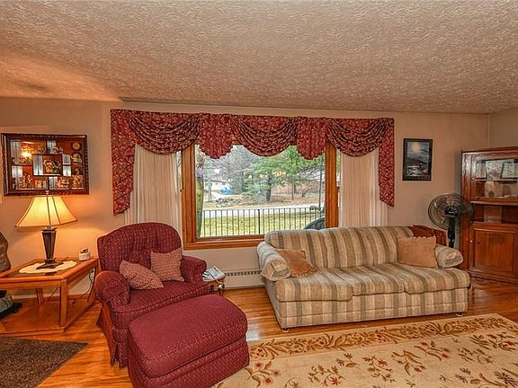5th image of 221 Trudy Ave