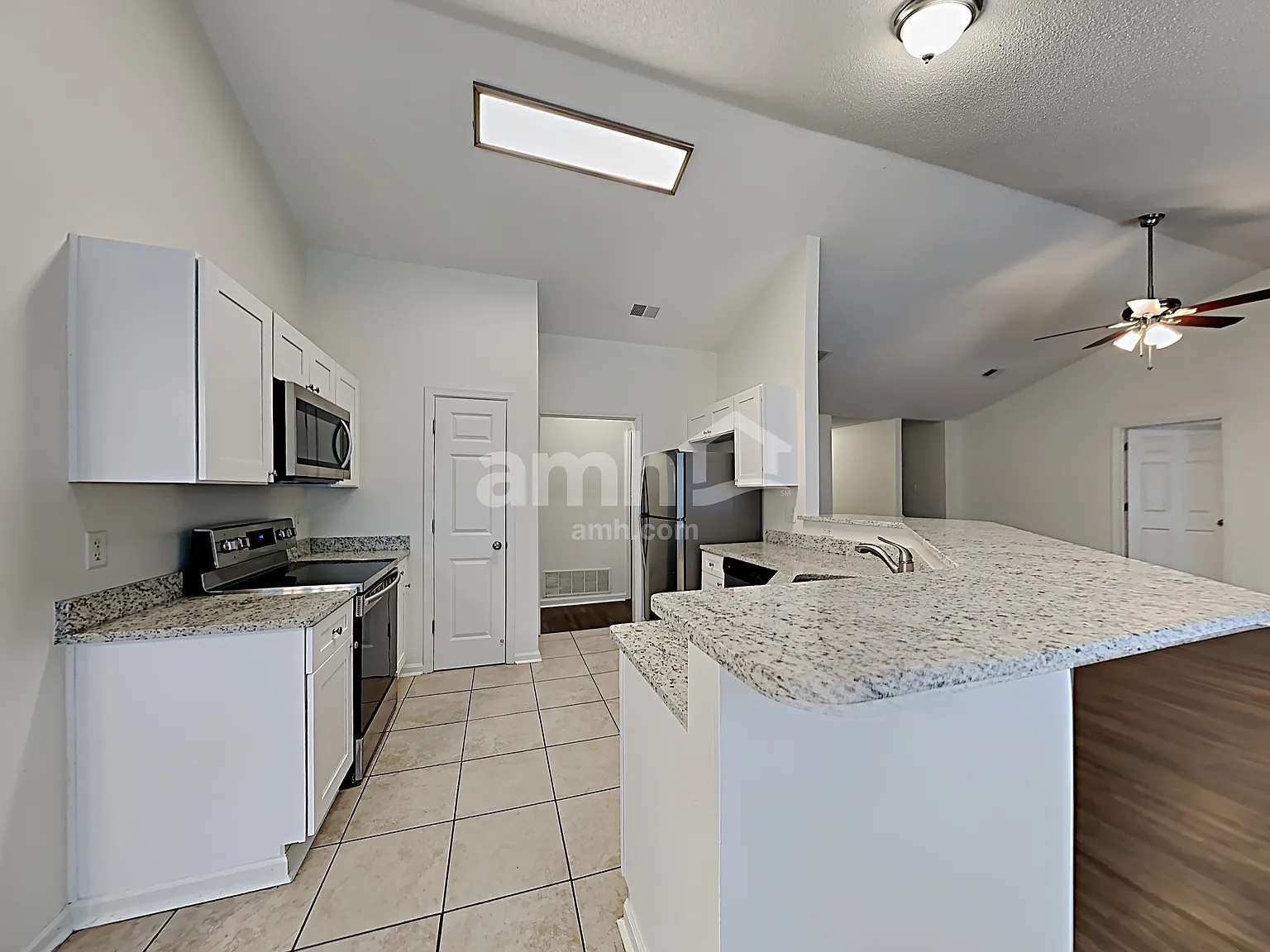 4 bed, 2.0 bath, 1861 sqft, $2,285 — Photo 3