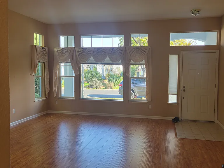 723 Deerfield Way — Photo 9