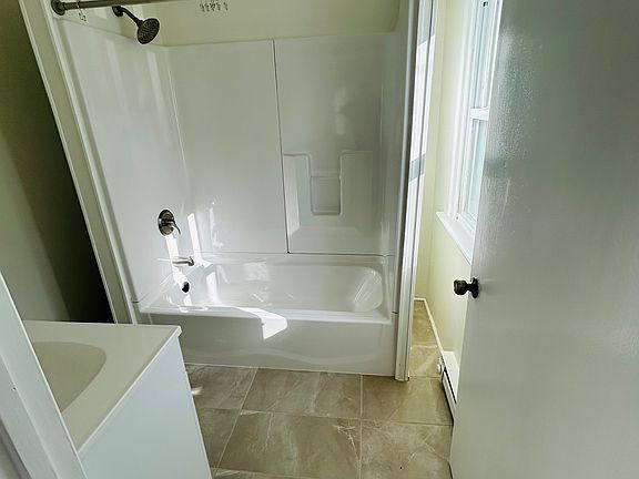 5th image of 2246 Birch St Floor 1