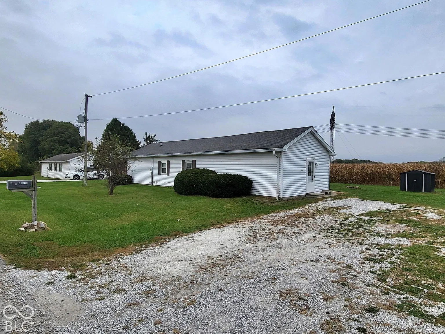 3 bed, 1.0 bath, 1040 sqft, $1,350 — Photo 2