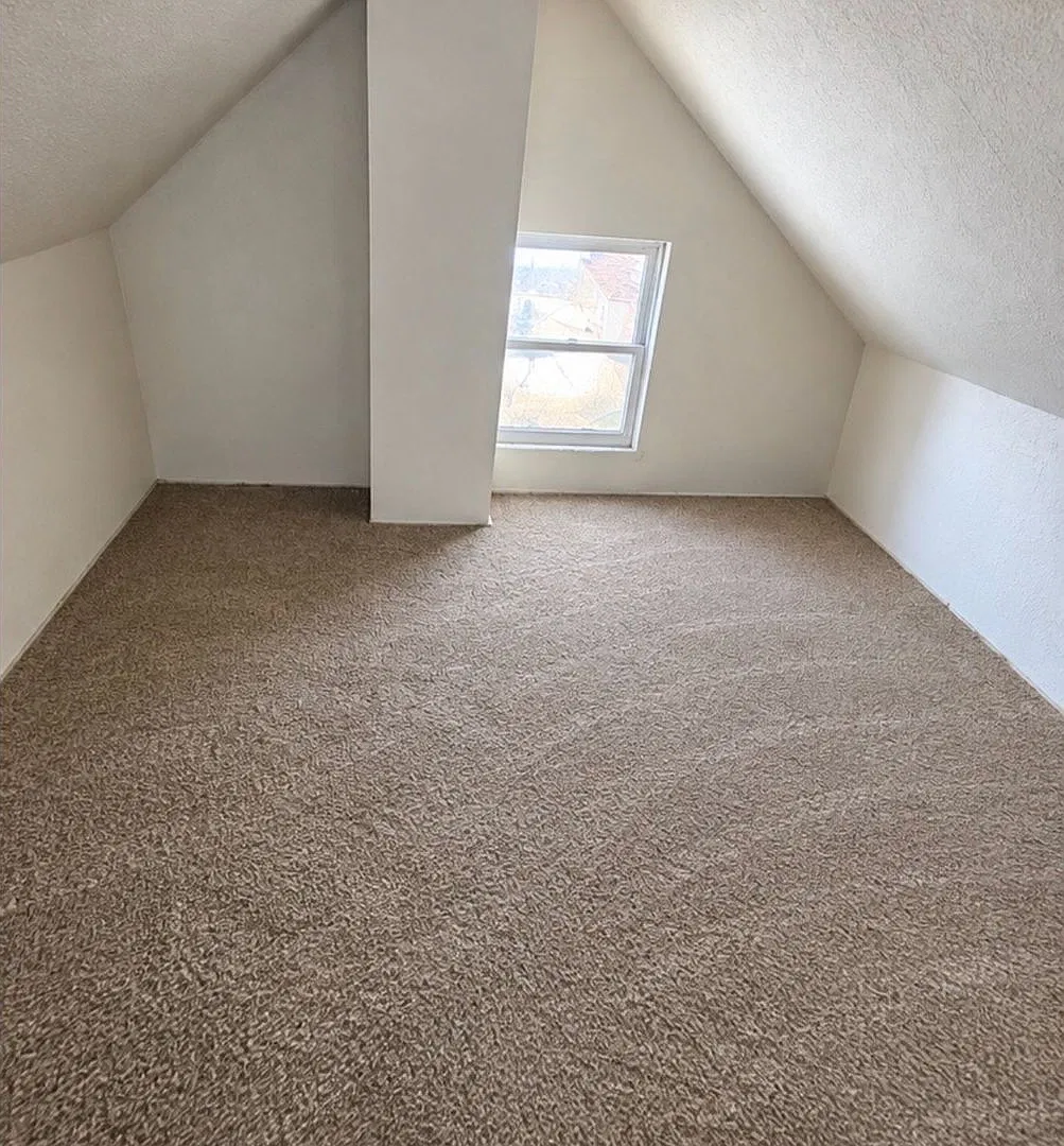 2 Bed 1 Bath — Photo 4