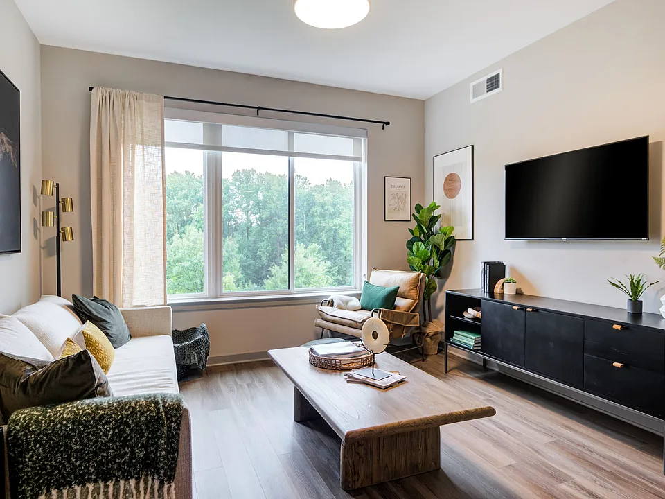 Vista Fairfax Corner apartments community photo