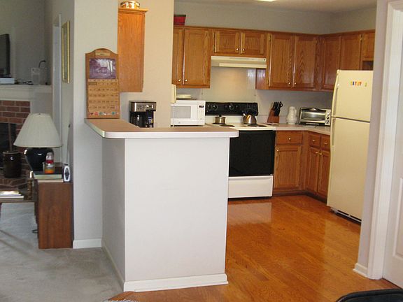 Kitchen (from entrance)