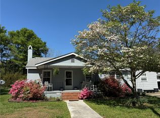 615 Taylor St, Central, SC 29630
