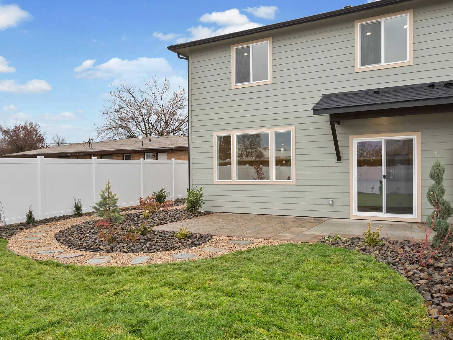 3 bed, 2.5 bath, 1500 sqft, $2,200 — Photo 4