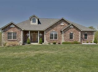 1201 Hawthorn Hills Dr, Festus, MO 63028