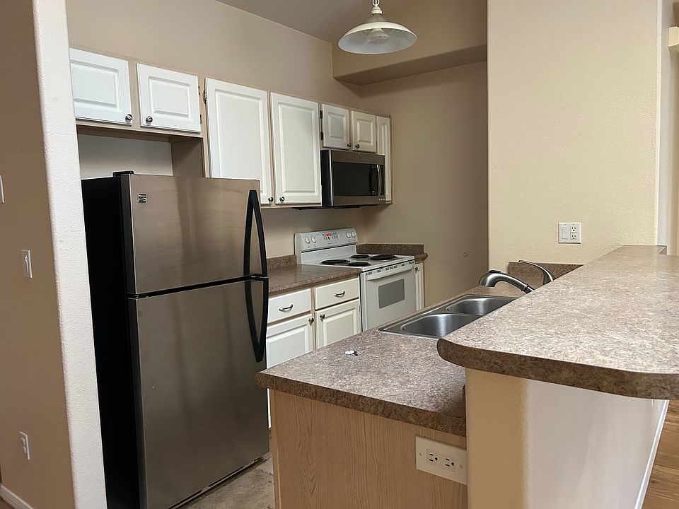 Fully furnished kitchen plus W/D
Move in Ready