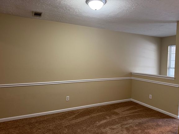 4th image of 303 Hazelnut Dr