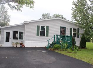 1001 Ridgewood Dr, Lockport, NY 14094