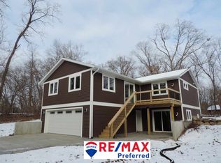 N4909 Woodlawn Ter, Poynette, WI 53955