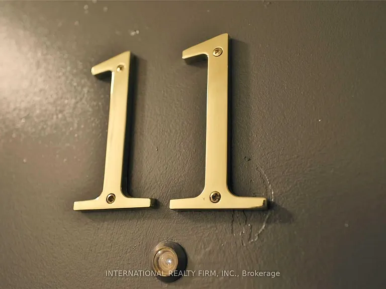 1094 College St #11 — Photo 9