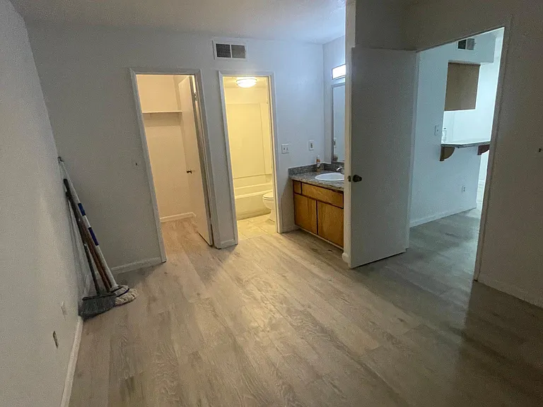 1733 Pyrenees Ave — Photo 11