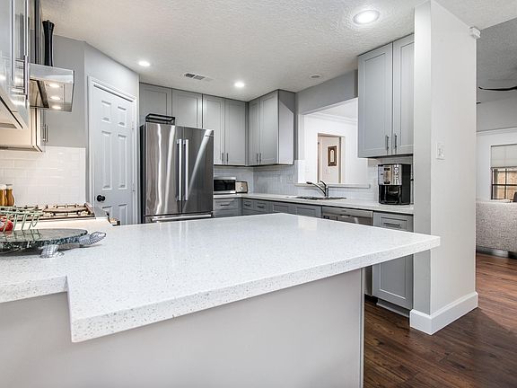 4th image of 7914 King Arthur Ct