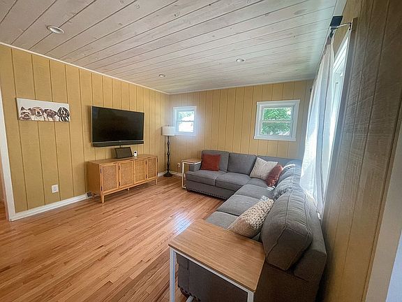 2nd image of 908 14th Ave