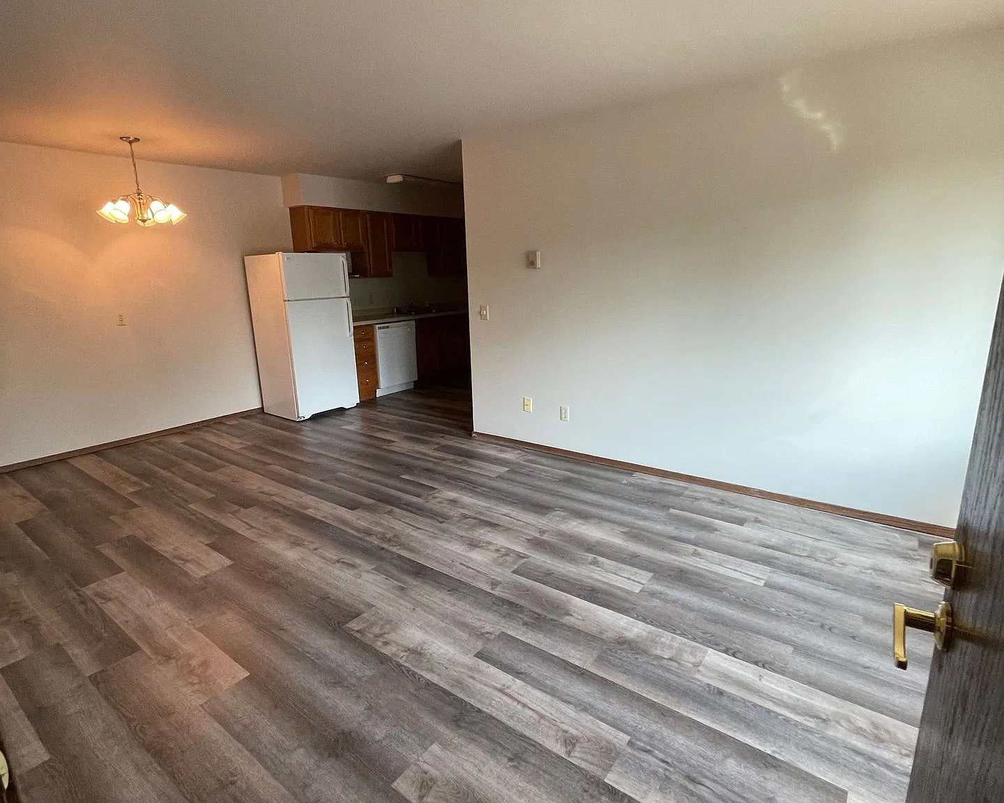 MacArthur Arms Apartment Community — Photo 2