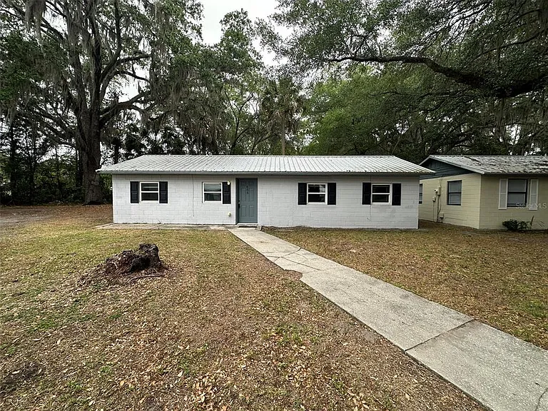 655 NE Waldo Rd — Photo 1