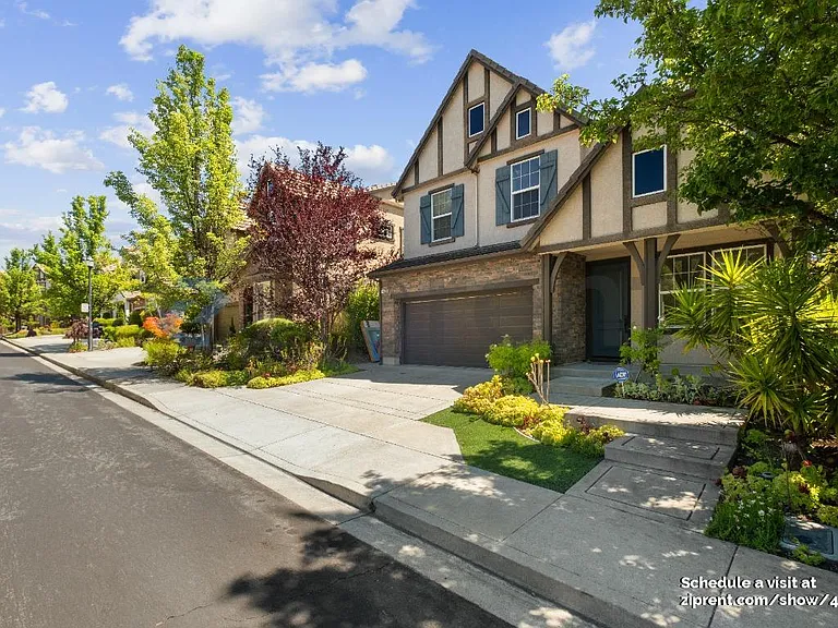 5023 Queensbury Way — Photo 2