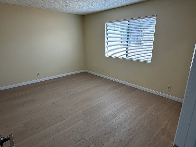 30 S Chapel Ave #D — Photo 11