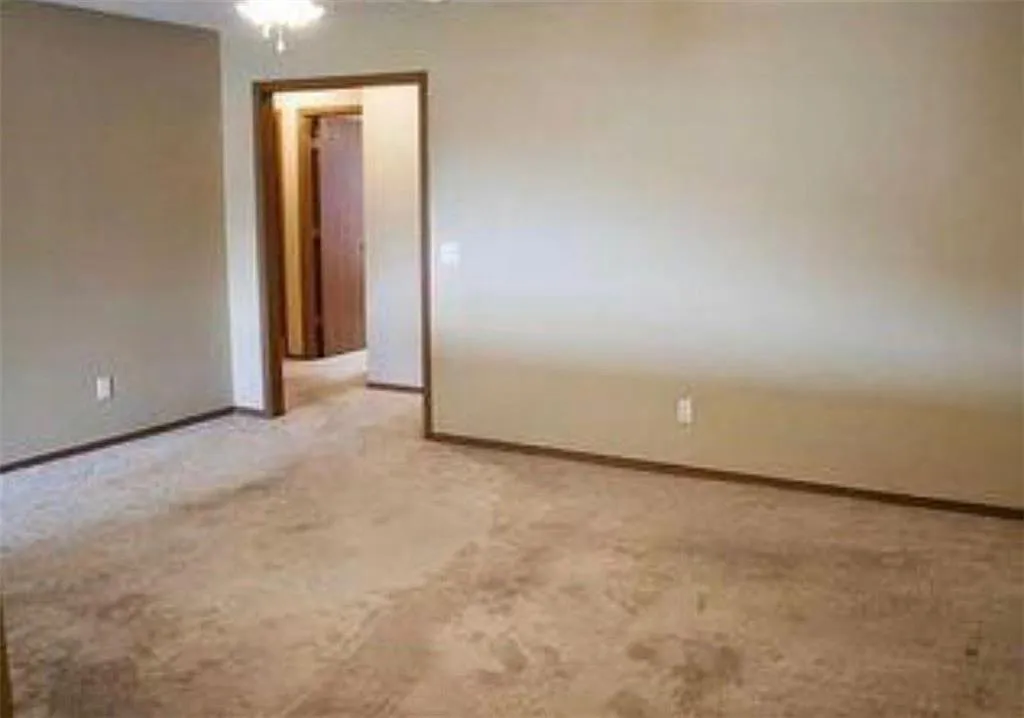 1102 Southwest Quartz Road 1 — Photo 3