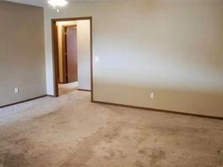 1102 SW Quartz Rd #1 — Photo 3